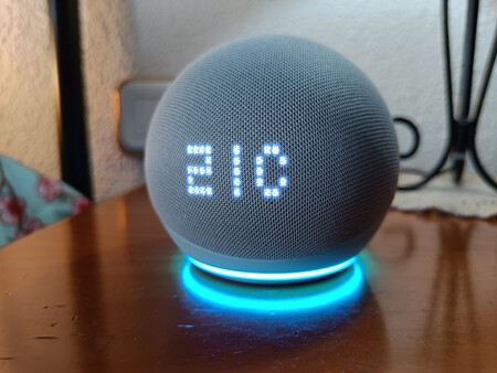 Echo dot con reloj negro sale